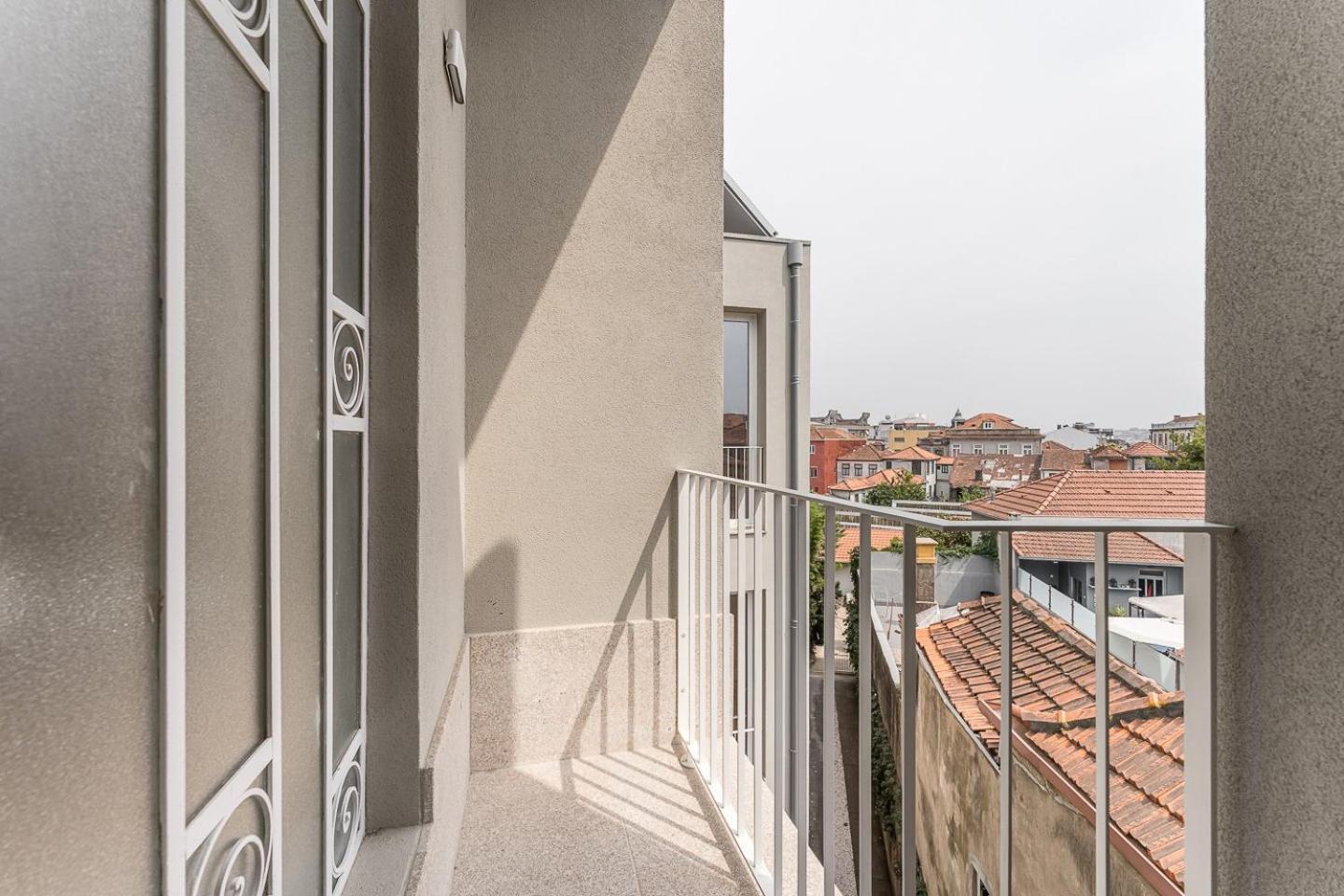 Guestready - Colorful Apt Near Agosto Station Porto Exterior photo